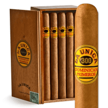 Load image into Gallery viewer, La Unica #400 Robusto mild flavor cigar with Connecticut wrapper, displayed in a close-up shot.

