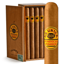 Load image into Gallery viewer, La Unica #600 Toro Connecticut mild flavor cigar with a smooth wrapper, displayed in a close-up shot.

