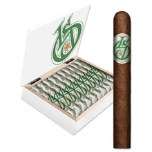 Load image into Gallery viewer, Medium flavored Los Statos Deluxe Gigante Honduran cigars, featuring hand-rolled cigars with rich, full-bodied tobacco leaves.
