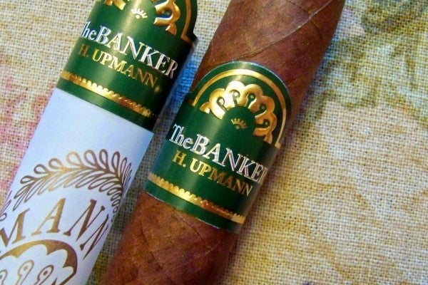 Medium Flavor Cigar H. Upmann The Banker Currency Robusto Boston's Cigar Shop